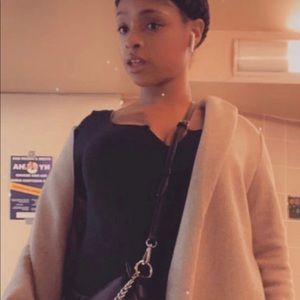 Meet your Posher, Anaya